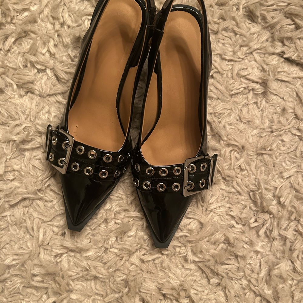 Stylish Black Women's Shoes with Buckle Detail